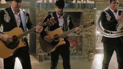 Christian Nodal、Los Plebes del Rancho de Ariel Camacho - 2 Veces
