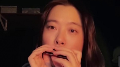 嗑瓜子每日娱乐 - 一年后再次响起这首曲子，无论是对曲子的理解还是歌曲的演绎都已经有了很大的变化。#布鲁斯口琴 #口琴 #寂静之音 #声音疗愈 #口琴演奏 #情感共鸣