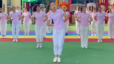 麦辣鸡腿堡zzz - 新学期早操第二首《彩虹糖》快快跟随我们的老师做起来吧#一起来舞蹈