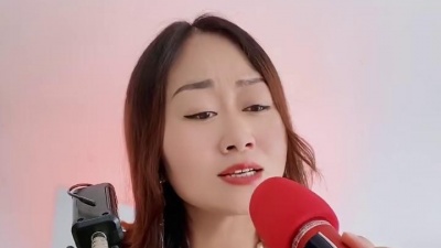 王爱华 - 好听的歌曲《我们再也没有了以后》来听哦