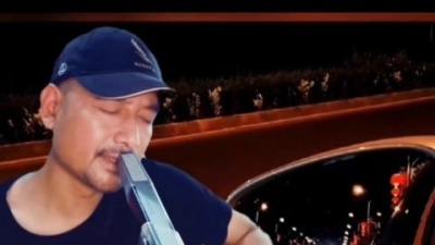 娱潮 - 分享岩贵翻唱经典老歌《把悲伤留给自己》#寂廖的灯火已映不出你的模样，无尽的相思在独自徘徊……人生原本就聚散无常，但愿离别后的每个人都不要过于悲伤，能够使自己真正快乐起来！