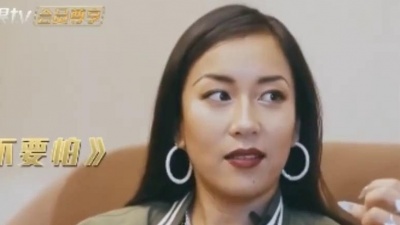 阿恬 - 【周深 吉克隽逸】歌手未播花絮，两个有梗的人唠嗑也太好笑了！高手过招百十回合梗都不带落地的