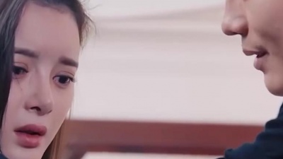 一米妈妈 - 《九十九步退一步》-魏佳艺，歌声动听伤感，声音独特，歌词入心。我能走九十九步去爱你，也能后退一步就放弃，感情若隔着一颗心的距离，跨越不了就别浪费鼓励。
