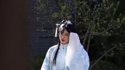 达白疯要加油蛙 - 一首《星月组合 - 梨花飞情人泪 (DJ版)》真好听