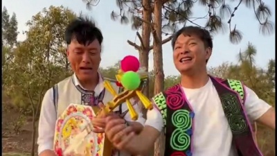 一只小娱儿 - 月亮出来亮汪汪，照着我阿妹心发慌#民族特色民族文化 #能歌善舞的民族 #咪依鲁江#三跺脚 #楚雄网红