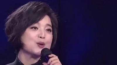 蝶舞云曦 - 白雪《四季歌》，温婉柔情的粤语歌曲，几许温柔尽在歌声之中！