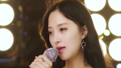 娱乐红人馆长 - 美女深情翻唱《多年以后》，唱出许多人的心