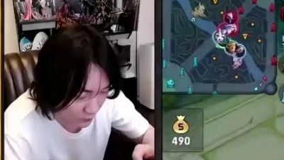 小小 - 王者荣耀大仙，墨子神迹守卫战令新皮肤，这16.0的评分不由惊叹出声！