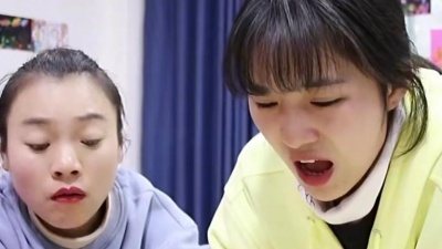 王小九手作 - 师生斗兽棋大PK，王小九自制粘土棋子步步紧逼，老师该怎么办？