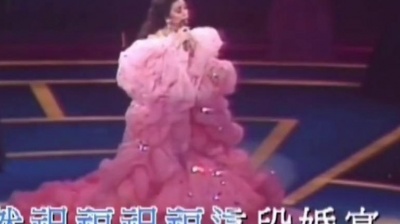 继续走红 - 徐小凤《婚纱背后》经典现场版！