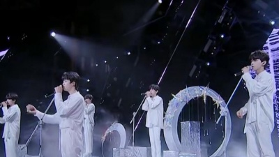 陪张泽禹出道 - 【TF家族】「TF少年进化论-迷宫」—《北极星的眼泪》纯享版