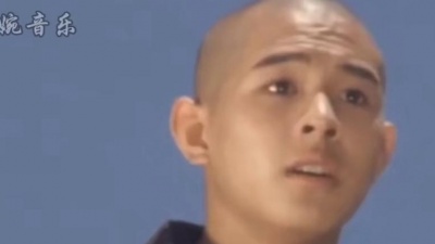 恋爱小甜事 - 《少林寺》主题曲《少林少林》音乐响起，霸气的歌声，荡气回肠！