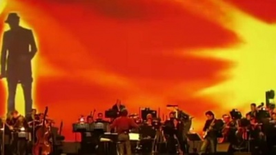 流行音悦台 - 《加勒比海盗》主题曲现场版，琴声一出，真的如海风扑面而来，太燃了！