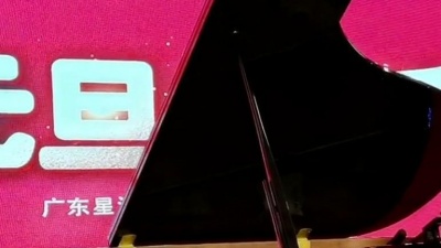 追剧 - 王洁馨小朋友演奏葫芦丝《瑶族舞曲》，导师蔡和平弹钢琴伴奏