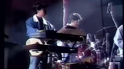BEYOND - 旧日的足迹 1988十大中文金曲 现场版 中文字幕