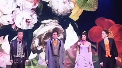 青蛙公主爱凌 - 法语音乐剧摇滚红与黑片尾曲：Eviter les roses 躲避玫瑰  选自法语音乐剧《摇滚红与黑》Le Rouge et le Noir...