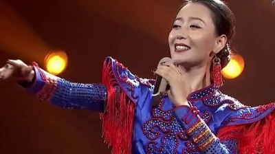 小老妈妈 - 萨仁娜-《草原上升起不落的太阳》，歌从黄河来，聆听草原民歌！
