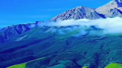 梦绕西湖 - 时空尽头

云菲菲一首《时空尽头》，时空尽头彼此相伴，陪着你直到最后，太好听感人
