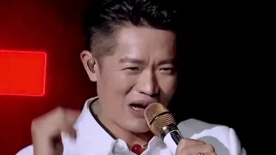 曾毅 - 侧面