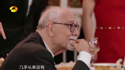 萝卜报告 - 《中餐厅》中仝卓带来《la vita》真的开口跪~