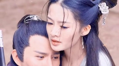 vsta - 你为了他面目全非，我也为了你从名门公子变成落魄逃犯#楚乔传 #李沁 全集最好看装扮，一股清冷味