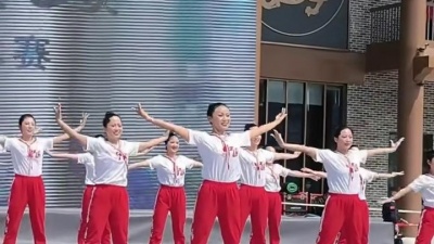 国际级美妆博主 - 她们是救死扶伤的医生和护士，她们是冲锋在抗疫一线的白衣天使和战士！当她们摘下口罩那一刻，是如此的美丽，致敬可敬可爱的白衣天使们！#恩施 #白衣天使 #幺妹儿带你慢慢儿耍 #护士 #医生 #美女