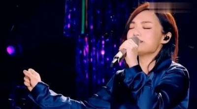 酱紫音乐 - 徐佳莹现场翻唱陈粒的《小半》，一开口太惊艳，太好听了