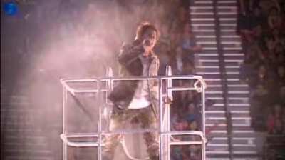 谭咏麟、李克勤 - MEDLEY : 夏日之神话 / 知心当玩偶 / 球迷奇遇
