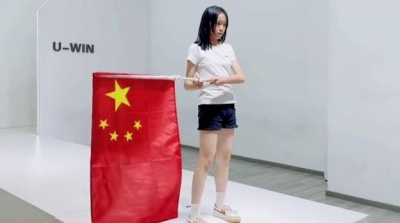 温与柔 - #少儿模特 来更新了，当代童模风范❤高举国旗的瞬间，是爱国的火焰，闪闪动人！