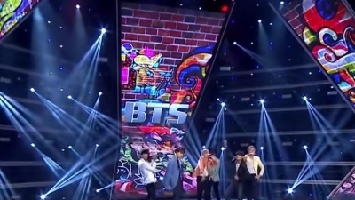 美妆博主 - 【回顾】四年前的今天(150506)，防弹少年团带来<兴弹少年团>舞台