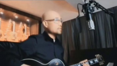 苍口小梨涡 - 《#给你幸福》自带低音炮，这个唱法没谁了，听着很舒服  #每日推荐音乐 #一首歌一个故事 #音乐分享 #爱音乐爱生活