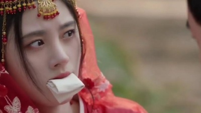 漫游枪手 - 《如意芳霏》鞠婧祎和《无证之罪》邓家佳被绑架戏对比