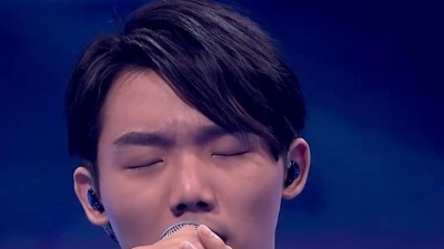 纯属搞笑 - “情歌暖男”徐暐翔真情演唱《余波荡漾》低