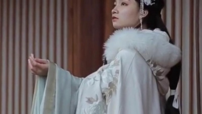 热歌速递 - 让你听一遍就爱上的神仙歌曲《赤伶》歌声细腻悦耳，旋律感人至深