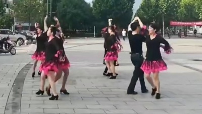健身广场舞 - 动感广场健身操《台湾踩步舞》一看就会