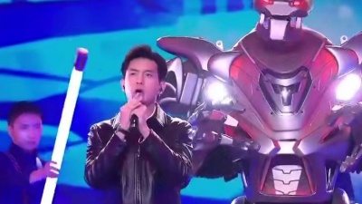 全球音乐吧 - 李现现场嗨唱《无名之辈》真是帅的过分，单曲循环中！
