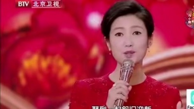 藏锋 - 陈冲 刘晓庆 斯琴高娃 张瑜40年后再聚首，同台献唱《我们的生活充满阳光》！