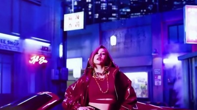 小花妞 - 王羽泽《借酒消愁》DJ版，旋律悦耳动听，让人一听就醉！