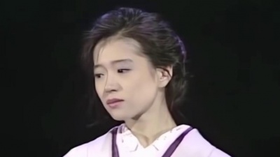 恋爱日常事 - 1992年中森明菜与近藤分手后第一场演唱会，演唱了明菜的成名经典歌曲【难破船】唱的深情流泪，可见分手一段感情把中森明菜伤得多么彻底#怀旧经典