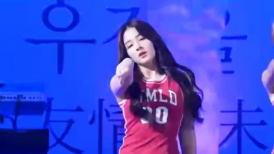 阿喵音乐 - DJ何鹏、阿才的一首《我在草原唱情歌》，让她唱出了当年的感觉