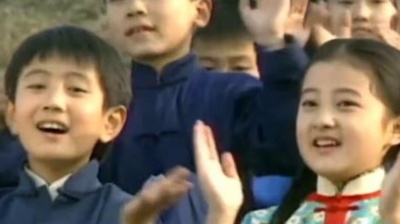 鸭侠 - 琼瑶影视 青青河边草 插曲 上学堂 演唱 少年合唱团