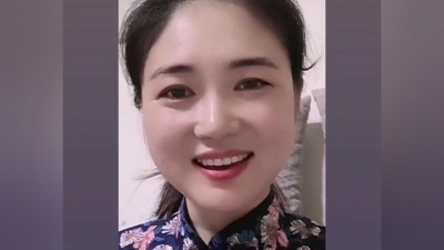 Weirenqun - 美女在唱歌声音动人