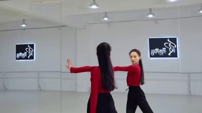 娱乐圈小天才 - 《海市蜃楼》舞蹈背面慢速教学，保存下来学#海市蜃楼 #舞蹈 #舞蹈教学 #舞蹈课堂随拍  #零基础学舞蹈