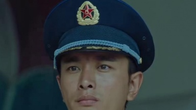 窈窕魂泣 - 《空降利刃》齐小天让全体士兵向张启敬礼 这一幕太燃了