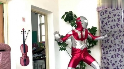 慕容管方 - 闯关族M78：超人力霸王传说！奥特曼玩呼啦圈收拾怪兽？爆笑剧场