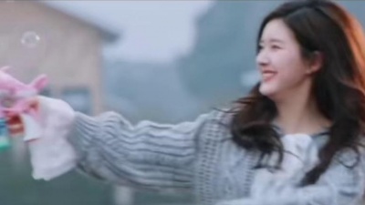 开水-今天也没开 - 漫天飘飘洒洒的杏花落，唯美了承诺，陪你走过一生的坎坷，让那爱情开出幸福的果。 #杏花落#热门推荐
