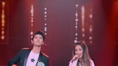 赵小倩 - 《最熟悉的陌生人》萧亚轩现场版演唱，歌声依然是那么好听迷人！