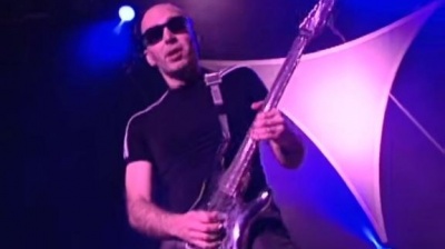 Joe Satriani - Flying in a Blue Dream