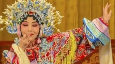知觉nanyue811 - 京剧【贵妃醉酒】好一似嫦娥下九重