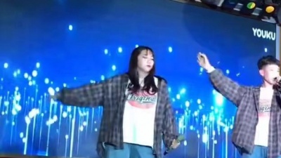 风雪夜归人 - 学生晚会演唱《失恋者联盟》，白衣服男孩唱的好好听